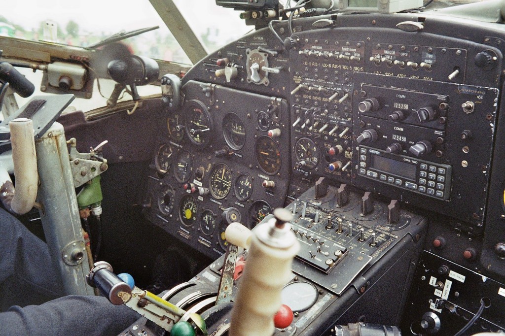 Das Cockpit der AN-2